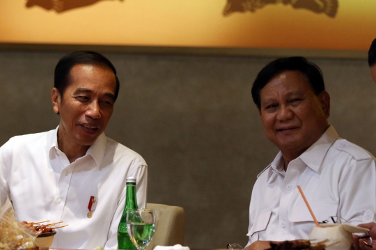 Keakraban Jokowi dan Prabowo Makan Siang Bareng di FX Sudirman