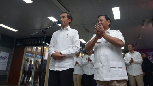 Senyum Prabowo Saat Ucapkan Selamat ke Jokowi