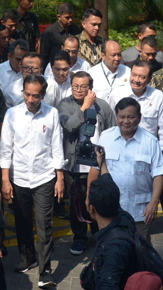 Senyum Prabowo Saat Ucapkan Selamat ke Jokowi