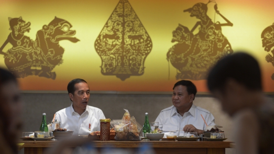 Senyum Prabowo Saat Ucapkan Selamat ke Jokowi