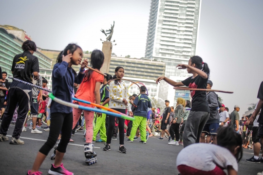 Keseruan Anak-Anak Bermain Permainan Tradisional di CFD