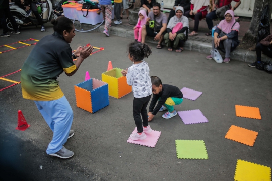 Keseruan Anak-Anak Bermain Permainan Tradisional di CFD