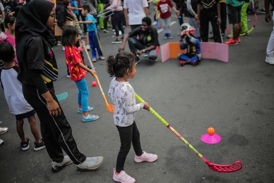 Keseruan Anak-Anak Bermain Permainan Tradisional di CFD