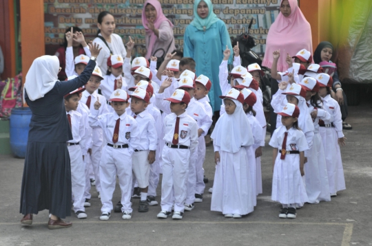 Ekspresi Murid Kelas 1 SD saat Hari Pertama Sekolah