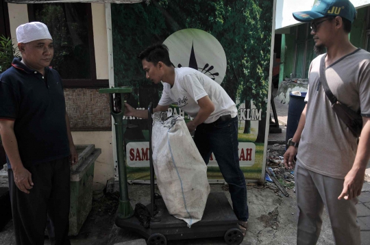 Bank Sampah Majelis Taklim Hadiahkan Nasabah Liburan ke Luar Negeri