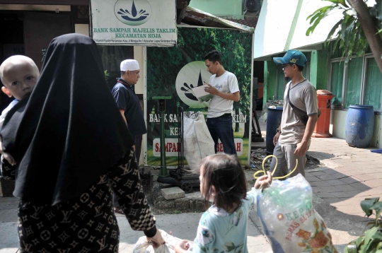 Bank Sampah Majelis Taklim Hadiahkan Nasabah Liburan ke Luar Negeri