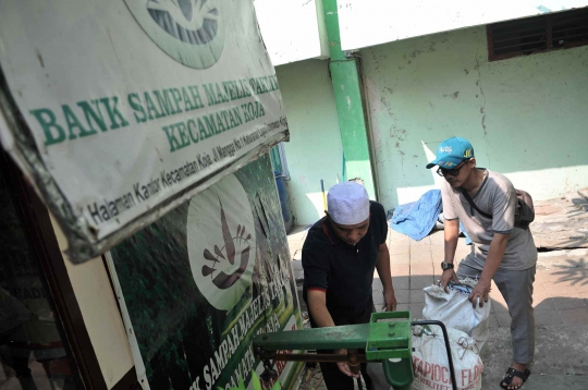 Bank Sampah Majelis Taklim Hadiahkan Nasabah Liburan ke Luar Negeri