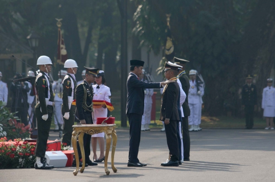 Presiden Jokowi Lantik 781 Perwira TNI-Polri di Istana