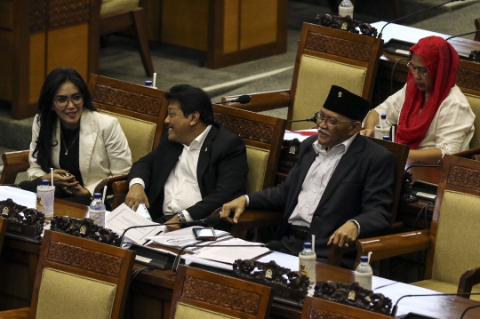 Sepinya Rapat Paripurna Pembacaan Surat Jokowi soal Amnesti Baiq Nuril