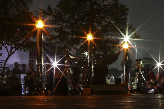 Penampakan Gerhana Bulan Saat Lintasi Jakarta