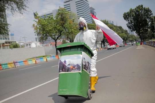 Aksi Unjuk Rasa Tolak Impor Sampah Plastik di Kedubes AS