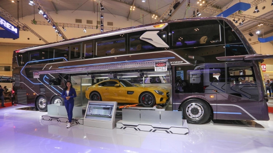 Ini Wujud Bus Angkut Mobil Sport