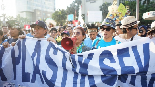 Menteri Susi Pawai Tolak Plastik Sekali Pakai di Monas