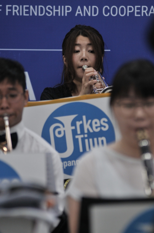 Orkes Tiup Jepang Hibur Pengunjung MRT