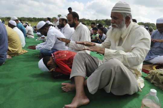 Kekeringan, Umat Muslim India Salat Memohon Hujan