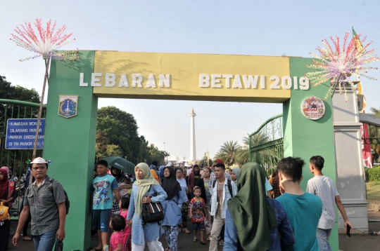 Antusiasme Ribuan Warga DKI Hadiri Lebaran Betawi di Monas