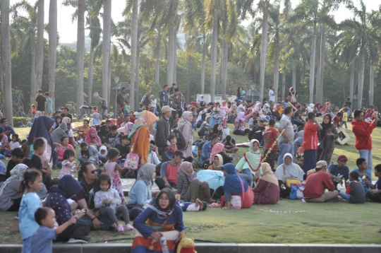 Antusiasme Ribuan Warga DKI Hadiri Lebaran Betawi di Monas