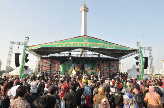 Antusiasme Ribuan Warga DKI Hadiri Lebaran Betawi di Monas