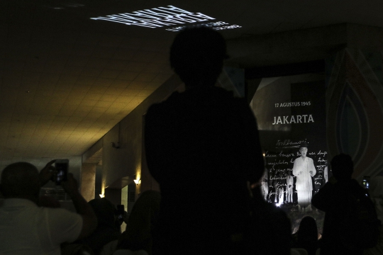 Wajah Jakarta dari Masa ke Masa Lewat Hologram