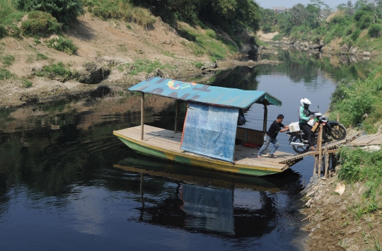 Perahu Eretan yang Menghubungkan Bogor-Bekasi