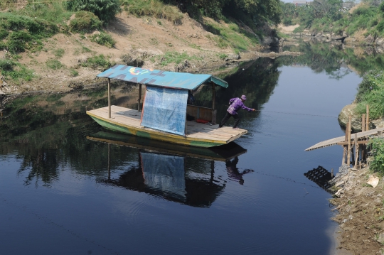 Perahu Eretan yang Menghubungkan Bogor-Bekasi