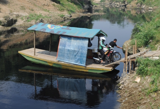 Perahu Eretan yang Menghubungkan Bogor-Bekasi