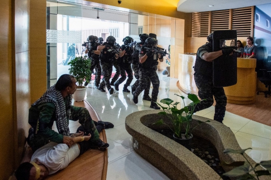 Aksi Pasukan Khusus Kontra Terorisme Malaysia Lumpuhkan Pelaku Teror di Bandara