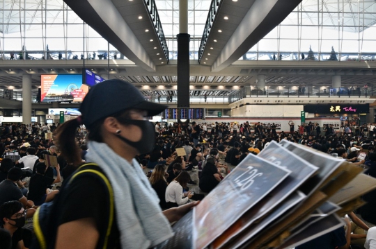 Aksi Demonstran Duduki Bandara Internasional Hong Kong