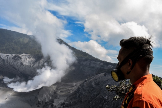 Suasana Gunung Tangkuban Parahu Setelah Erupsi