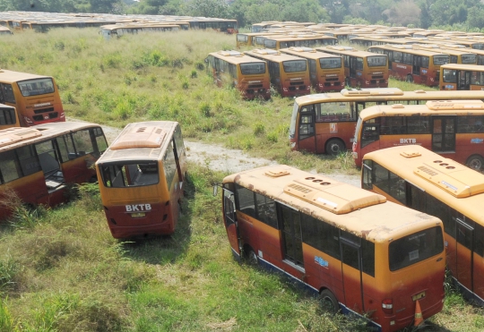 Melihat Kuburan Bus Transjakarta di Bogor