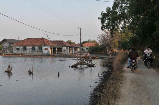 Warga Muara Gembong Dihantui Abrasi