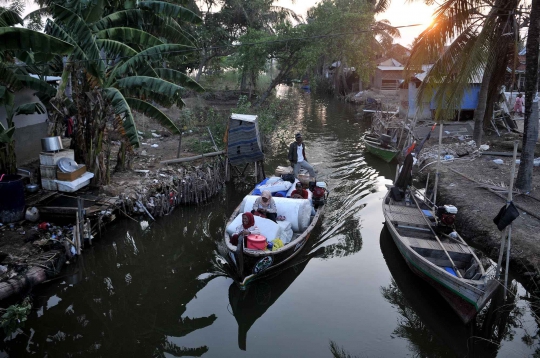 Warga Muara Gembong Dihantui Abrasi