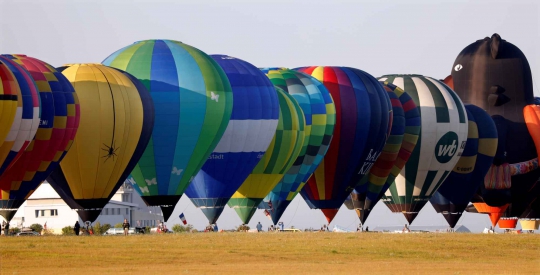 Festival Mondial Air Ballons, Ratusan Balon Udara Coba Pecahkan Rekor