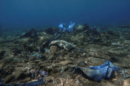 Miris, Beginilah Penampakan 'Terumbu Karang Plastik' di Yunani