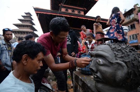 Ritual Membakar Setan di Festival Ghantakarna Nepal