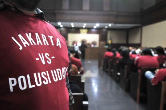 Aktivis Lingkungan Kawal Sidang Perdana Gugatan Polusi Udara Jakarta