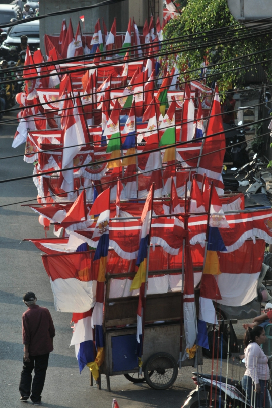 Pedagang Musiman Pernak-Pernik Hari Kemerdekaan Mulai Bermunculan di Ibu Kota