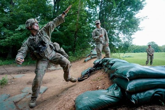 Intip Gaya Latihan Tempur Tentara AS di Hutan Kentucky