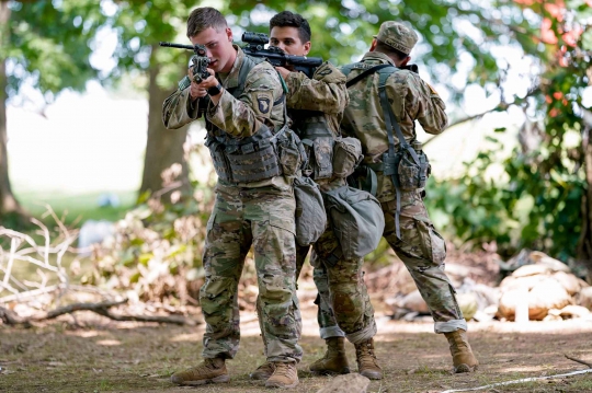 Intip Gaya Latihan Tempur Tentara AS di Hutan Kentucky