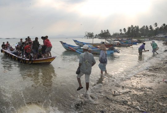 Aktivitas Warga Sumur Pandeglang Pasca Gempa 6,9 Magnitudo