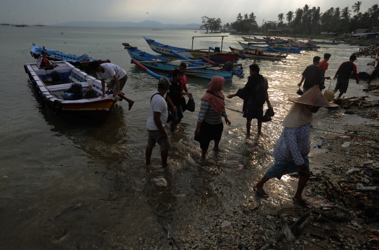 Aktivitas Warga Sumur Pandeglang Pasca Gempa 6,9 Magnitudo