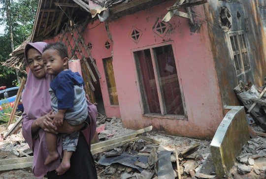 Potret Korban Gempa di Pandeglang dengan Kondisi Rumahnya yang Rusak