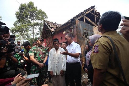 Mensos Kunjungi Korban Gempa di Banten