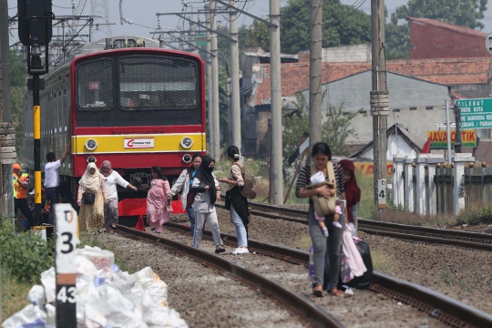 Dampak Padamnya Listrik, KRL Berhenti Beroperasi