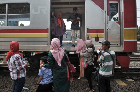 Listrik Mati, Penumpang KRL Terlantar