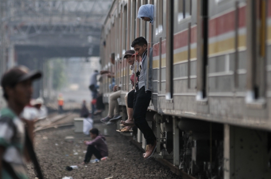 Listrik Mati, Penumpang KRL Terlantar