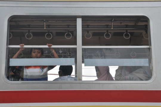 Listrik Mati, Penumpang KRL Terlantar