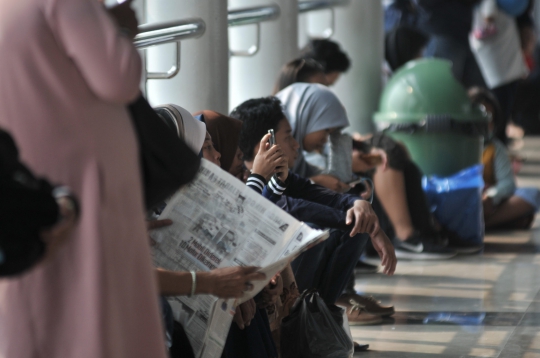 Listrik Mati, Penumpang KRL Terlantar