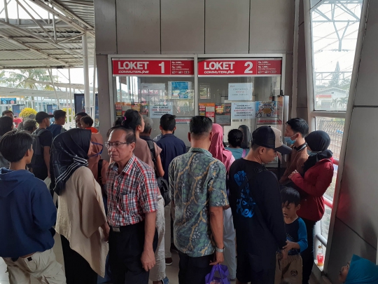 Gangguan Listrik, Calon Penumpang KRL Tertumpuk di Stasiun Bogor