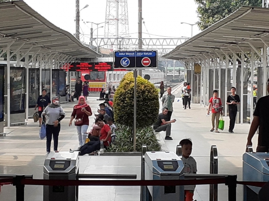 Gangguan Listrik, Calon Penumpang KRL Tertumpuk di Stasiun Bogor
